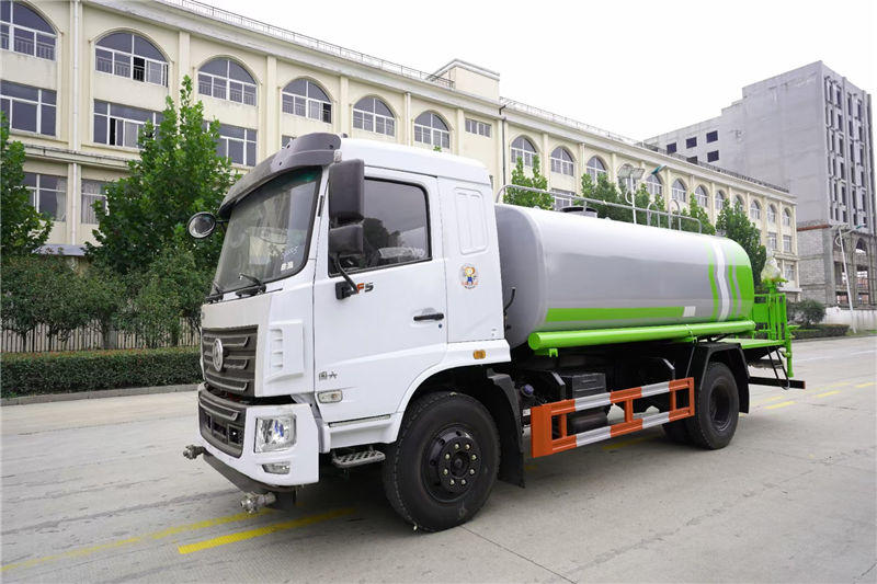 陜西的老客戶喜提一輛東風華神F5灑水車